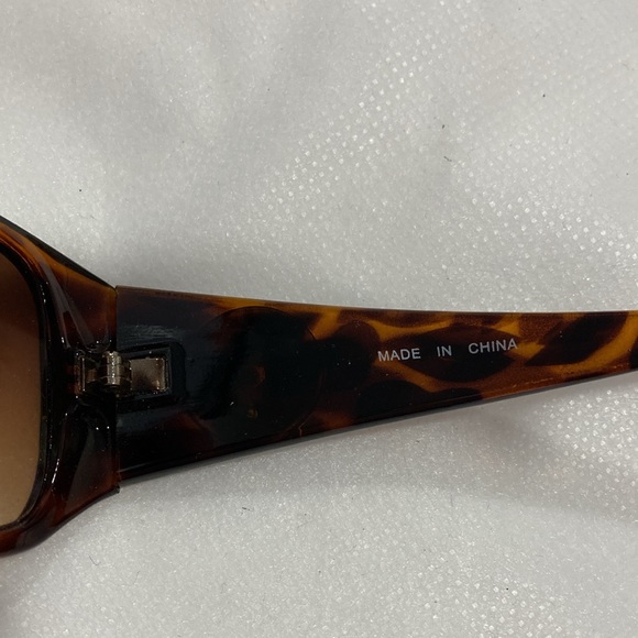 Tortoise Shell Tinted Plastic Sunglasses - Picture 9 of 14